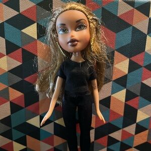 Bratz Doll With Shows & Earrings 2001 MGA Entertainment Dolls Toys Collectibles